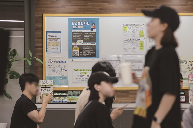 신조어로 젊은 세대의 현실을 엿볼 수 있다.[사진｜뉴시스]