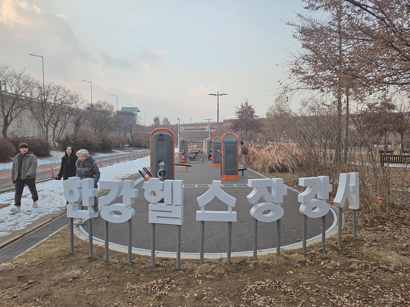 서울시가 강서·광나루 한강공원에 ‘한강헬스장’을 조성했다.[사진｜서울시 제공]