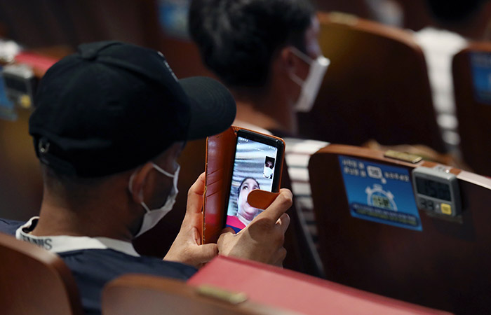 노동 현장에서 외국인 노동자들을 향한 차별은 흔하다.[사진 | 뉴시스]