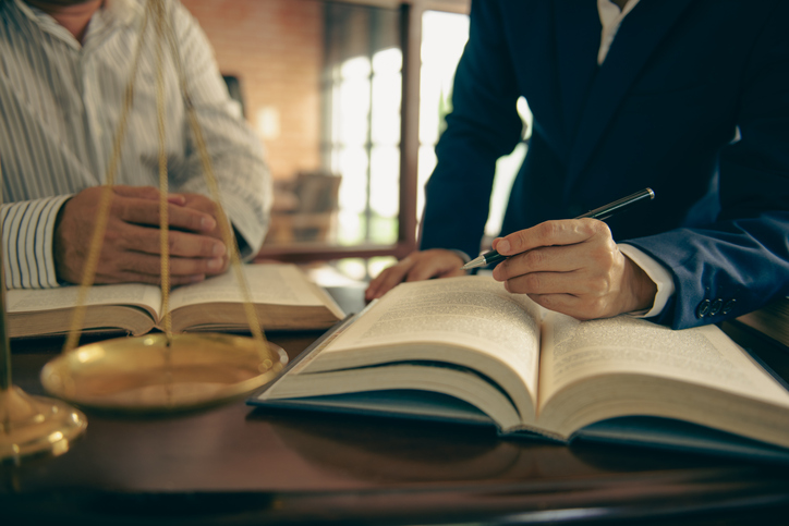 지인이 설계해준 보험도 꼼꼼히 살펴야 한다.[사진 | 게티이미지뱅크]