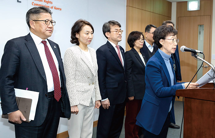 2018년 인권위는 이명박 정부 당시 ‘인권위 블랙리스트’가 작성됐다는 사실을 시인하고 대국민 사과를 했다.[사진｜뉴시스]