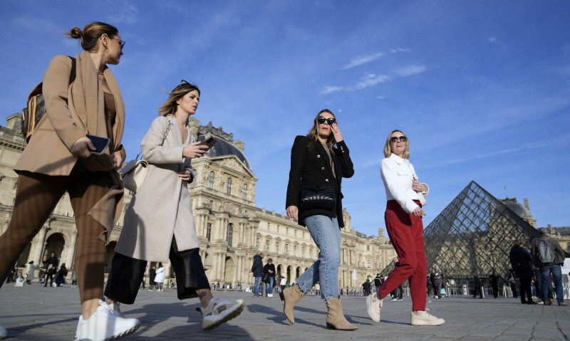 프랑스에선 생활비가 부족할까 봐 샴푸나 휴지 구매를 줄이는 이들이 적지 않다.[사진｜연합뉴스]