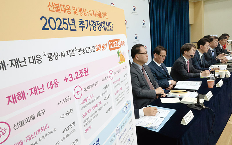 많은 이들이 나라에 예산이 부족한 것으로 알고 있지만 사실은 새는 곳이 많다.[사진｜뉴시스]