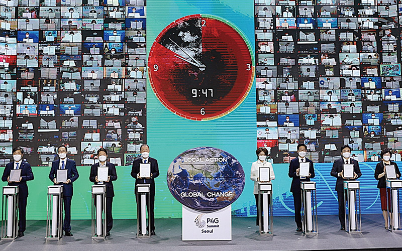 지난 2021년 전국 243개 지자체들은 온·오프라인으로 ‘2050 탄소중립 선언’ 퍼포먼스에 참여했다.[사진｜뉴시스]