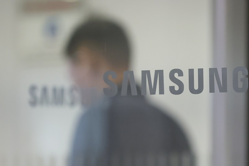 삼성전자가 재고자산 평가 충당금을 반영하며 2분기 영업이익이 급감했다고 밝혔다.[사진｜연합뉴스]