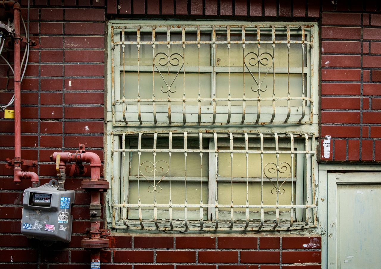 옛 방범창살의 다양한 문양. 마치 예술작품 같다. [사진 | 오상민 작가]