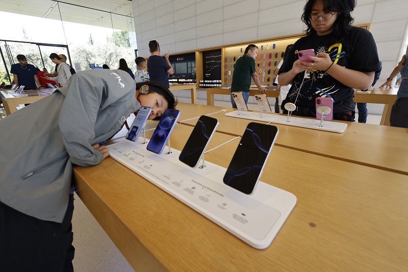 삼성전자가 약진하고 있지만 애플은 이렇다 할 반응을 보이지 않는다.[사진 | 연합뉴스]