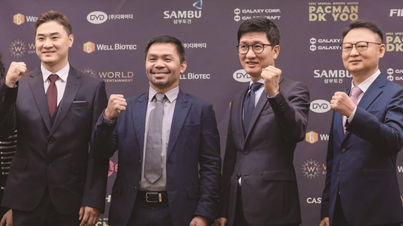 파키아오 복싱 이벤트 기자회견에 참여한 이기훈(오른쪽에서 두번째) 웰바이오텍 회장. [사진 | 뉴시스]