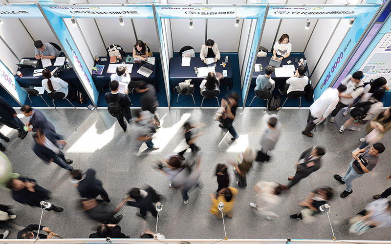 지난 10년간 청년층 비정규직 비율은 11.1%포인트 늘어 고용의 질이 하락했다.[사진｜뉴시스]