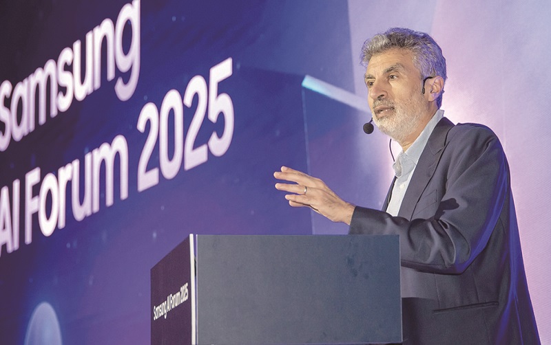 삼성전자가 자사 제품의 AI 기능을 강화하는 데 심혈을 기울이고 있다. 사진은 ‘삼성 AI 포럼’에서 강연 중인 요슈아 벤지오 캐나다 몬트리올대 교수.[사진 | 삼성전자 제공]