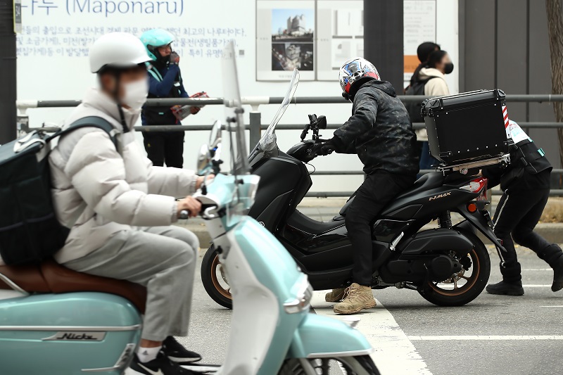 법의 사각지대에 놓인 ‘비임금 노동자’들이 늘고 있다.[사진 | 연합뉴스]