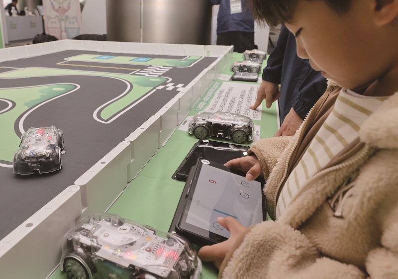 과거의 코딩 열풍이 무색하게도, 현재 프로그래머는 고용 시장에서 환대받지 못하고 있다.[사진 | 연합뉴스]