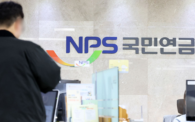 이재명 정부가 국민연금을 활용해 환율 방어에 나설 것으로 보이자, 다양한 지적이 나온다.[사진｜뉴시스] 