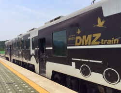 DMZ 평화열차의 외부 모습.