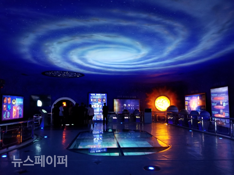 평양 자연박물관-우주관