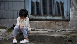 훈육? 스펀지 블록으로 아이 머리 때린 어린이집 원장의 죄 [질문+] - 뉴스 썸네일 이미지